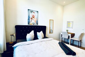 1 bedroom, bed sheets