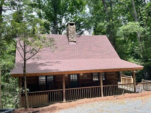 Exterior - Located in Historic Valle Crucis, 4BR/4BA with Hot tub (Valle Crucis)