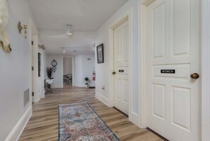 Interior - Capitol View Retreat - 2F, Fast Wi-Fi, Spacious (Harrisburg)