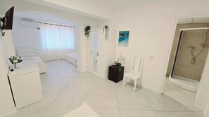 Phòng 4 phong cách cổ điển | Bàn 