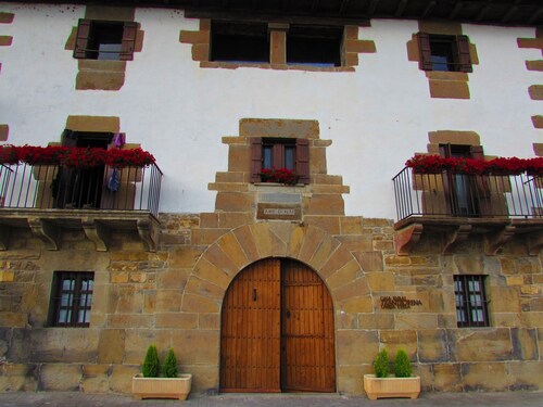 Rest and nature in Zubiri, your rural refuge suitable for people with reduced mobility.