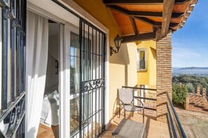 Property grounds - Cubo's Villa Bresell Golf & Family Fun / paddle tennis court / games room / free Wi-Fi (Alhaurín el Grande)