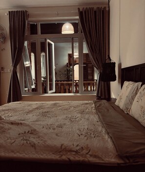 3 bedrooms, desk, iron/ironing board, free WiFi