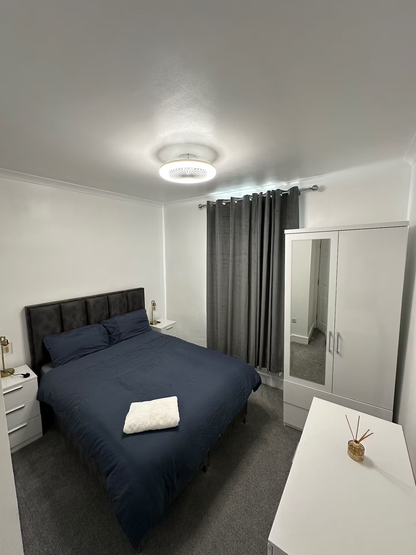 5 bedrooms, iron/ironing board, WiFi, bed sheets