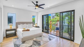 4 Schlafzimmer, Schreibtisch, BĂŒgeleisen/BĂŒgelbrett, kostenloses WLAN