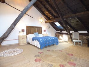 2 bedrooms, desk, iron/ironing board, free WiFi