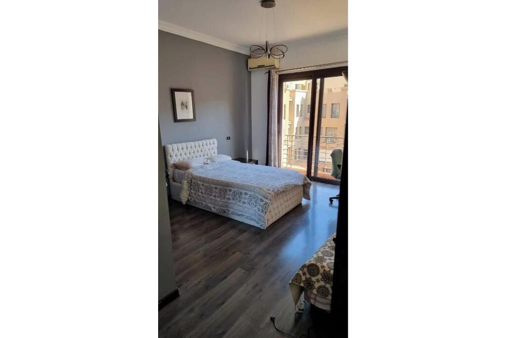 4 habitaciones, tabla de planchar con plancha, wifi y ropa de cama 