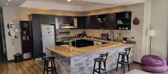 4-bedroom apartment in charming Beverly Hills with pool