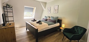 4 slaapkamers, een strijkplank/strijkijzer, wifi, beddengoed