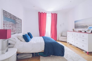 1 habitación, tabla de planchar con plancha, wifi y ropa de cama