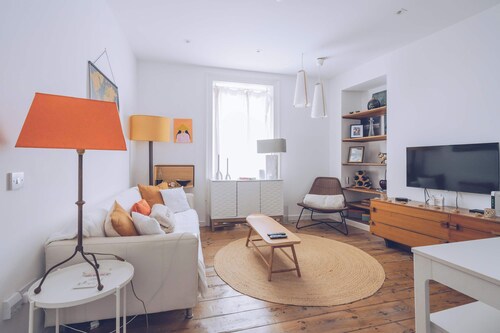 Lovely 1BR Apartment in King Street