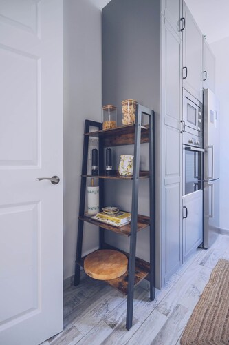 Lovely 1BR Apartment in King Street