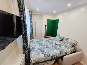 1 bedroom, iron/ironing board, WiFi, bed sheets