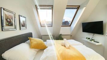 12 bedrooms, WiFi, bed sheets