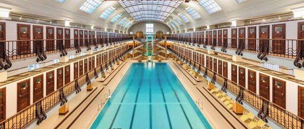 Pool - Stunning 12BR. Floor - Perfect for 24 People Group (Wien)
