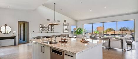 المنشأة من الداخل