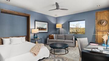 8 bedrooms, desk, iron/ironing board, travel crib