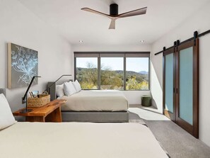 5 bedrooms, desk, iron/ironing board, travel crib