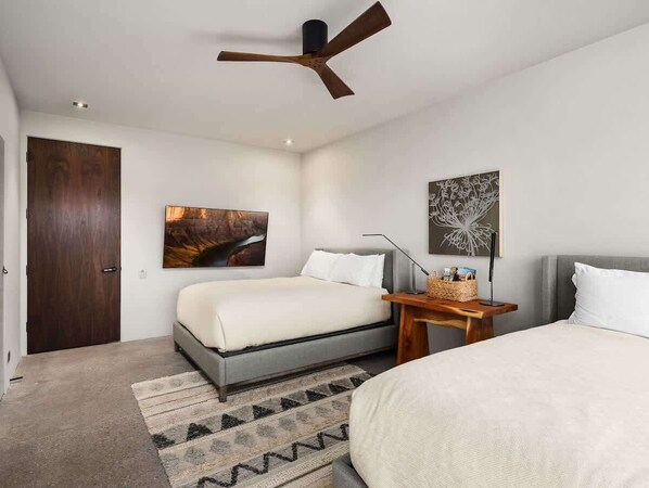5 bedrooms, desk, iron/ironing board, travel cot