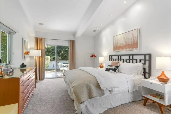 5 bedrooms, iron/ironing board, WiFi, bed sheets