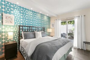 5 bedrooms, iron/ironing board, Internet, bed sheets