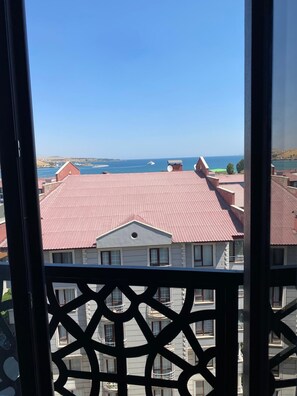 Suite Elite, balcón, vista al lago | Sábanas de algodón egipcio y ropa de cama de alta calidad 