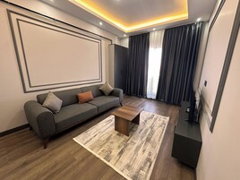 Suite Elite, balcón, vistas al lago | Sábanas de algodón egipcio y ropa de cama de alta calidad