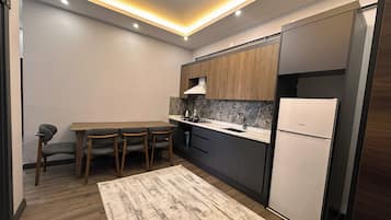 Elite Suite, Balcony, Lake View | Egyptian cotton sheets, premium bedding, blackout drapes, soundproofing