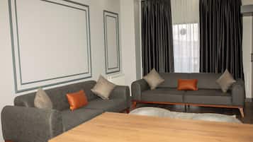 Luxury Suite, City View | Egyptian cotton sheets, premium bedding, blackout curtains