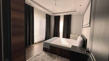 Luxury Suite, City View | Egyptian cotton sheets, premium bedding, blackout drapes, soundproofing