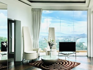 Vila, 6 quartos, para fumantes, piscina particular | Comodidades do quarto