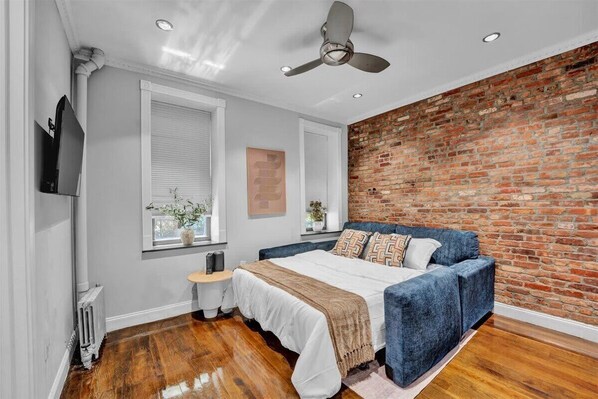 3 bedrooms, desk, iron/ironing board, WiFi