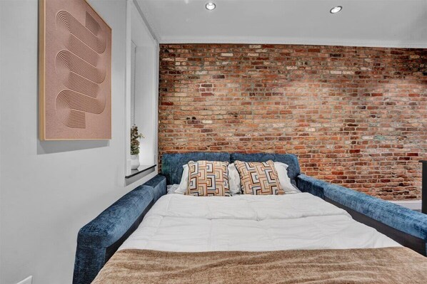 3 bedrooms, desk, iron/ironing board, WiFi