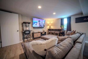 Televisión, libros, oficina