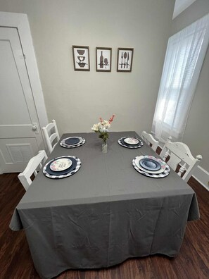 Dining - Spacious 5-bedroom house in charming Uniontown (Uniontown)