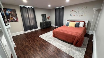5 bedrooms, iron/ironing board, WiFi, bed sheets