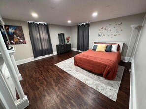 5 bedrooms, iron/ironing board, WiFi, bed sheets