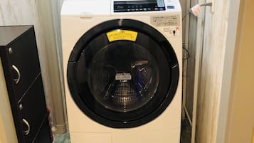 Ropa de cama de alta calidad y escritorio