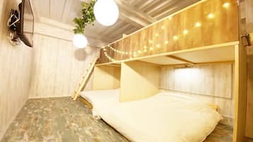 ファミリー アパートメント 禁煙 キッチン | 高級寝具、デスク、ノートパソコン用作業スペース、遮光カーテン