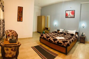 Superior Double Room, City View | Soundproofing, free WiFi, bed sheets