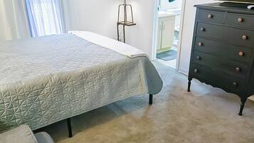 2 bedrooms, desk, iron/ironing board, travel crib