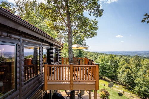Escape to Cozy Luxury in This Mountain Log Retreat