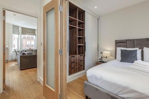 1 habitación, tabla de planchar con plancha, wifi y ropa de cama