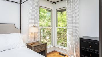 5 bedrooms, iron/ironing board, WiFi