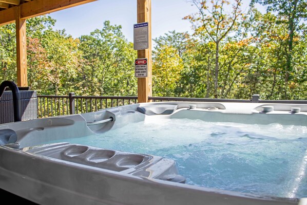 Outdoor spa tub