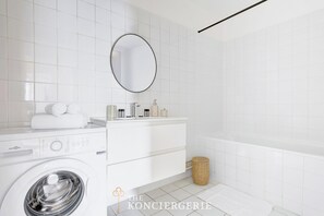 Shower, hair dryer, towels