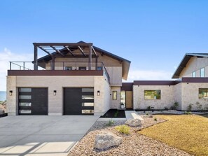 المنشأة من الخارج