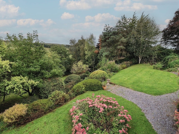 Cottage | Property grounds