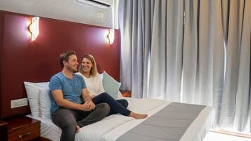 Quarto casal luxo | Escrivaninha, Wi-Fi de cortesia