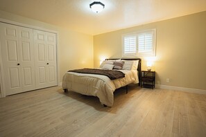 3 bedrooms, iron/ironing board, WiFi, bed sheets